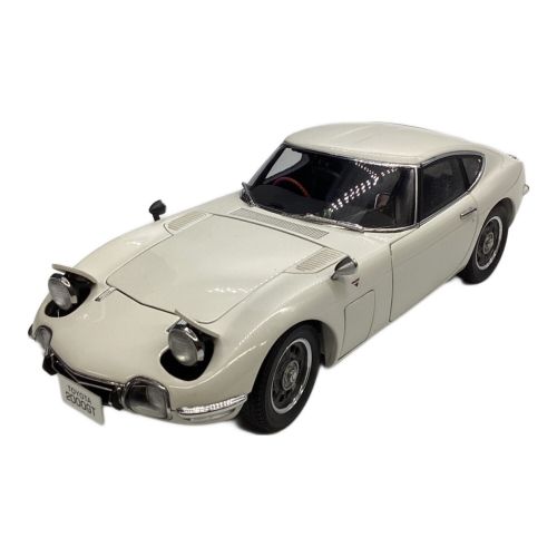 ダイキャストカー 1/18 TOYOTA 2000 GT COUPE