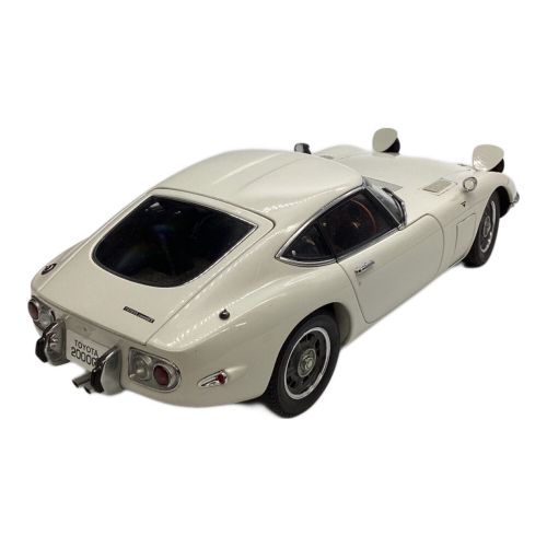 ダイキャストカー 1/18 TOYOTA 2000 GT COUPE