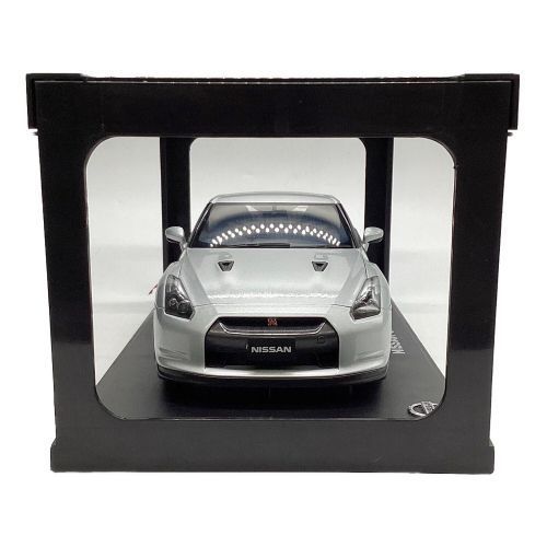 ダイキャストカー 1/18 NISSAN GT-R R35