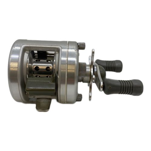 SHIMANO (シマノ) リール CALCUTTA200 ベイトリール