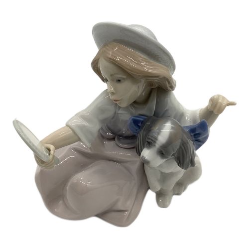 LLADRO (リヤドロ) フィギュリン おめかし 5468