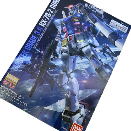 BANDAI (バンダイ) ガンプラ RX-78-2 ガンダム Ver.3.0 (ゴールドコーティング) MG 1/100 ガンダムベース限定景品