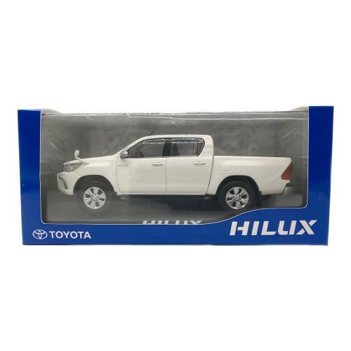 モデルカー TOYOTA HILUX 1/30 ダイキャスト製