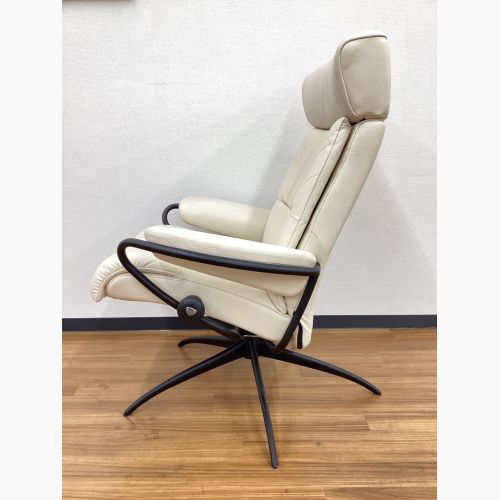 Ekornes (エコーネス) リクライニングチェアー Stressless TOKYO オットマン付 レザー