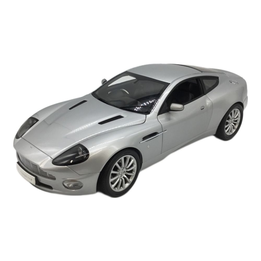 京商 (キョウショウ) モデルカー 1/12 Aston Martin V12 Vanquish Silver (アストンマーチン V12 バンキッシュ  シルバー) 08603S2｜トレファクONLINE